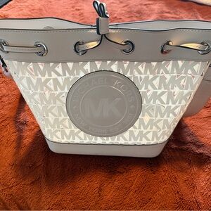Michael Kors Elegant White and Clear Shoulder Bag